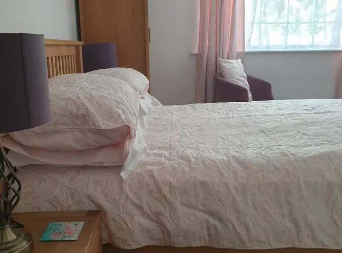 Rose Bed & Breakfast 4*