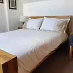 Rose Bed & Breakfast 4*